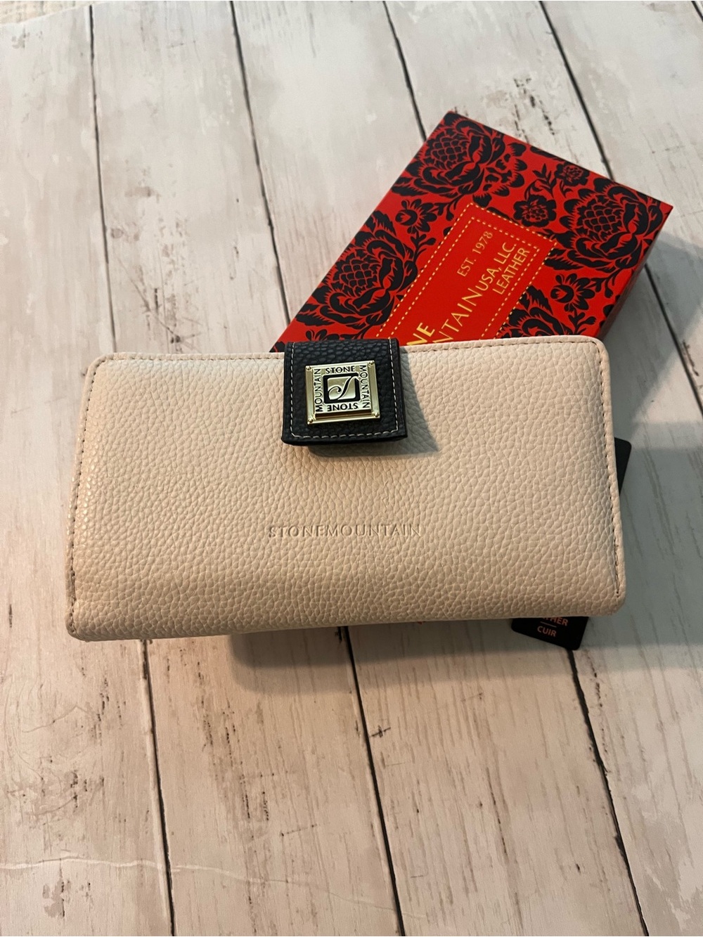 Stone Mountain Accessories Cream Leather Wallet with Black Snap